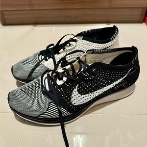 2015 EUC Nike Flyknit Racer Size 12 Black/White